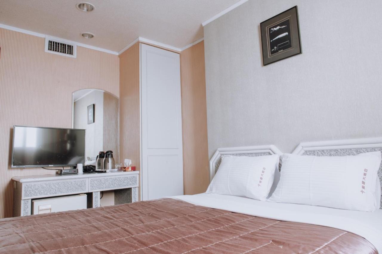 Tong Hsin Hotel Pingtung Exterior foto